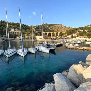 Calanque de Mejean avec son port