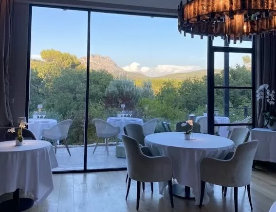 Restaurant with a panoramic view of Sainte Victoire in Aix-en-Provence