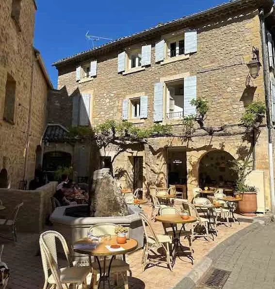 Lourmarin_terrace_old_town